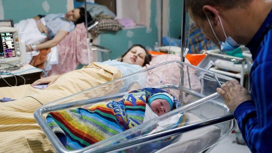 Em meio a guerra, mães estão passando por situações traumatizantes no subsolo de hospital na Ucrânia - Reprodução/ Reuters