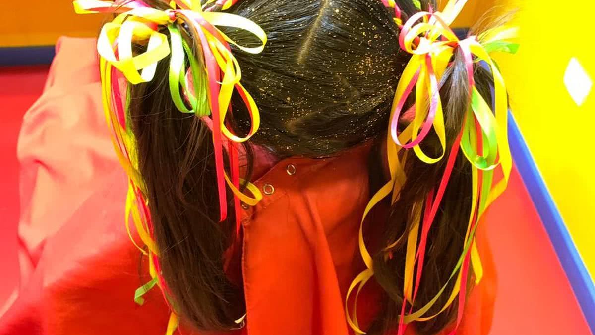 Aprenda a fazer esse penteado super diferente para festa junina - Divulgação