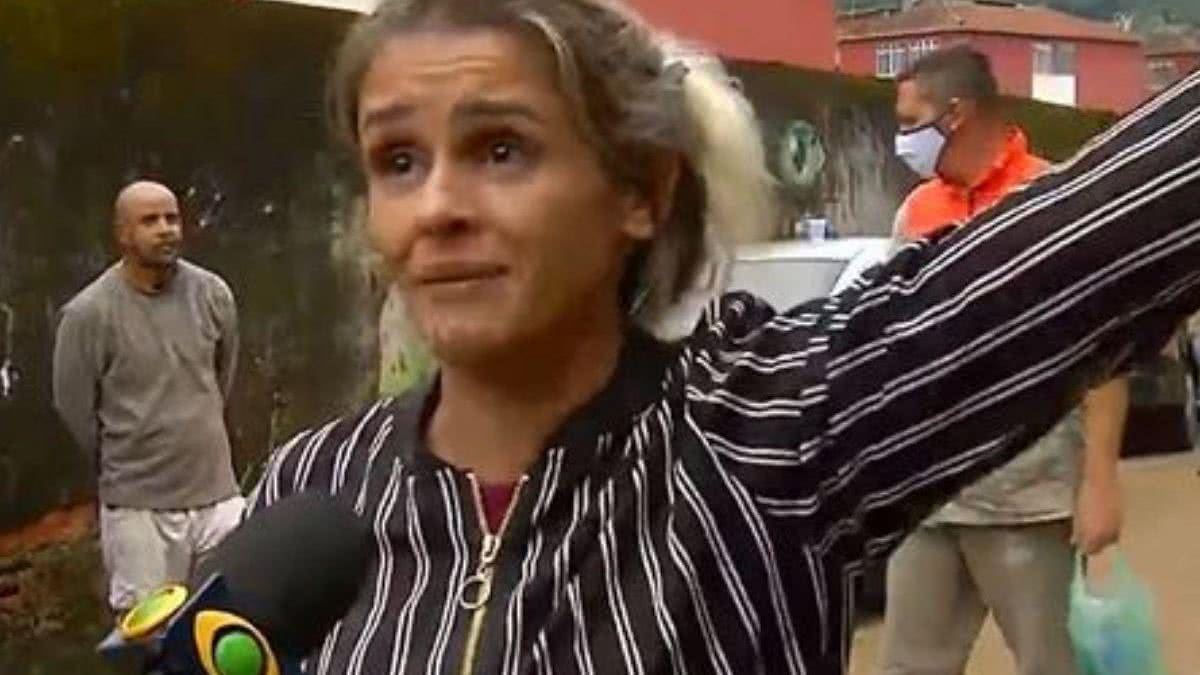 A mãe ficou procurando a filha com uma enxada após as chuvas em Petrópolis - Reprodução/Band TV