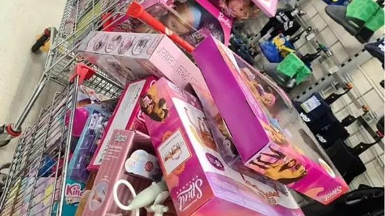 Mãe compartilha compra de mais de R$ 5 mil em brinquedos para filha e divide opiniões - Reprodução/ Facebook