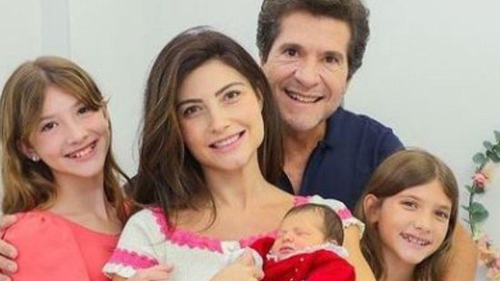 O cantor Daniel e Aline de Pádua celebraram mais um mês da filha - Reprodução/Instagram @cantordaniel @lilipadua