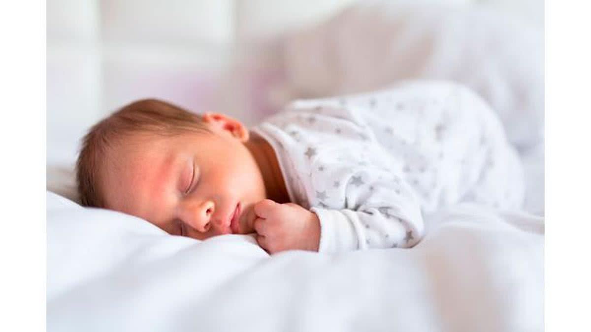 46% dos pais britânicos não admitem que dormem com os filhos - Shutterstock