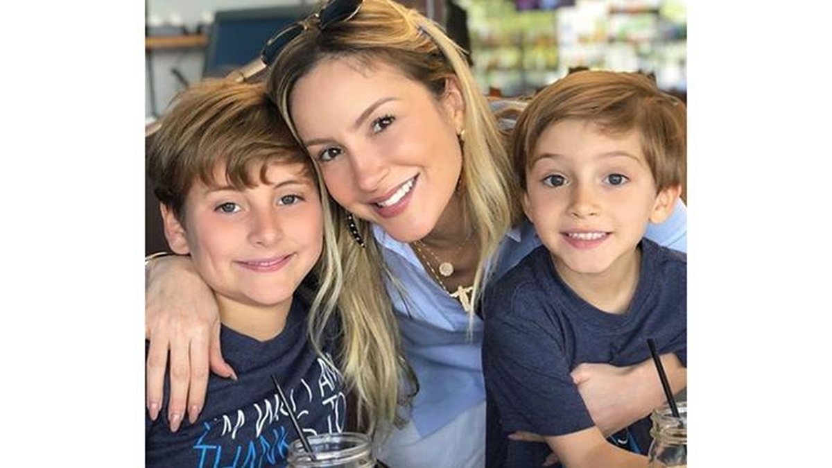 Claudia com os filhos Rafael e Davi - Reprodução Instagram / @claudialeitte