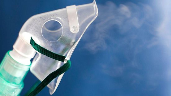 O resfriado e os vírus respiratórios são fatores que podem agravar o quadro de asma nas crianças - Thinkstock