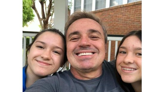 Marina e Sofia, de 17 anos, fizeram uma homenagem ao pai, Gugu Liberato - Reprodução/Instagram