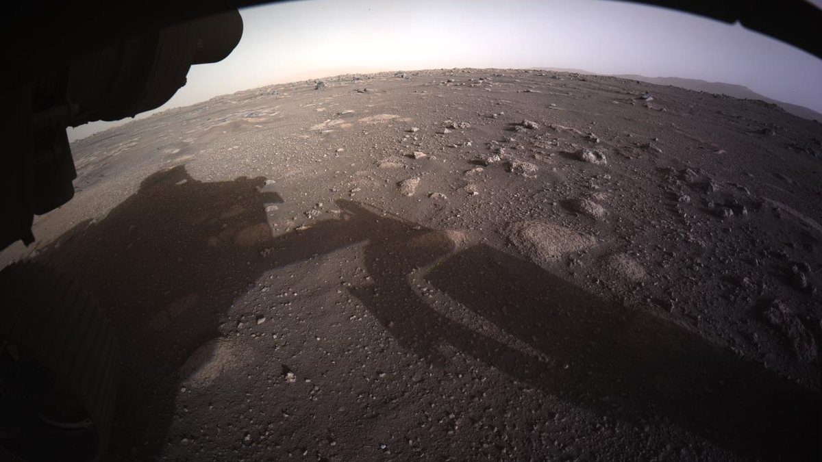A primeira imagem de Marte fornecida pelo Perseverance chegou pouco depois do pouso - NASA/JPL-Caltech