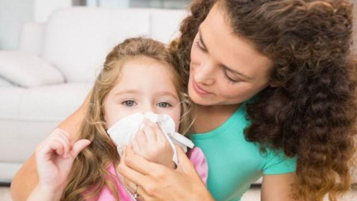Uma higiene nasal bem feita é capaz de auxiliar na prevenção das doenças respiratórias do seu filho¹ - Shutterstock