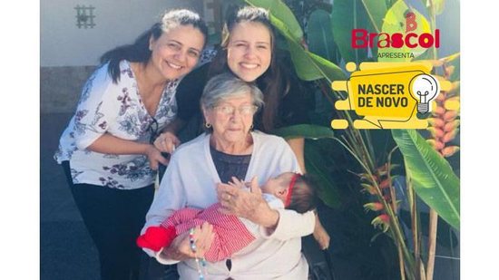 As quatro gerações da família: avó, mãe, filha e neta - reprodução/Instagram