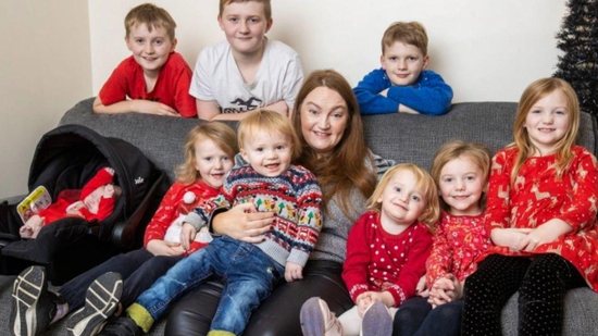 Jennifer e alguns dos filhos em cartão de Natal de 2021 - Reprodução/The Sun