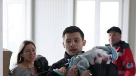 Os pais estavam devastados ao ver o bebê morto - Reprodução/AP/The Mirror