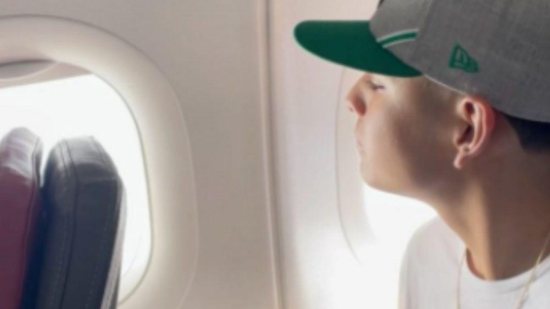 Mãe manda marmita para o filho comer no avião - Reprodução / Instagram / @herrera