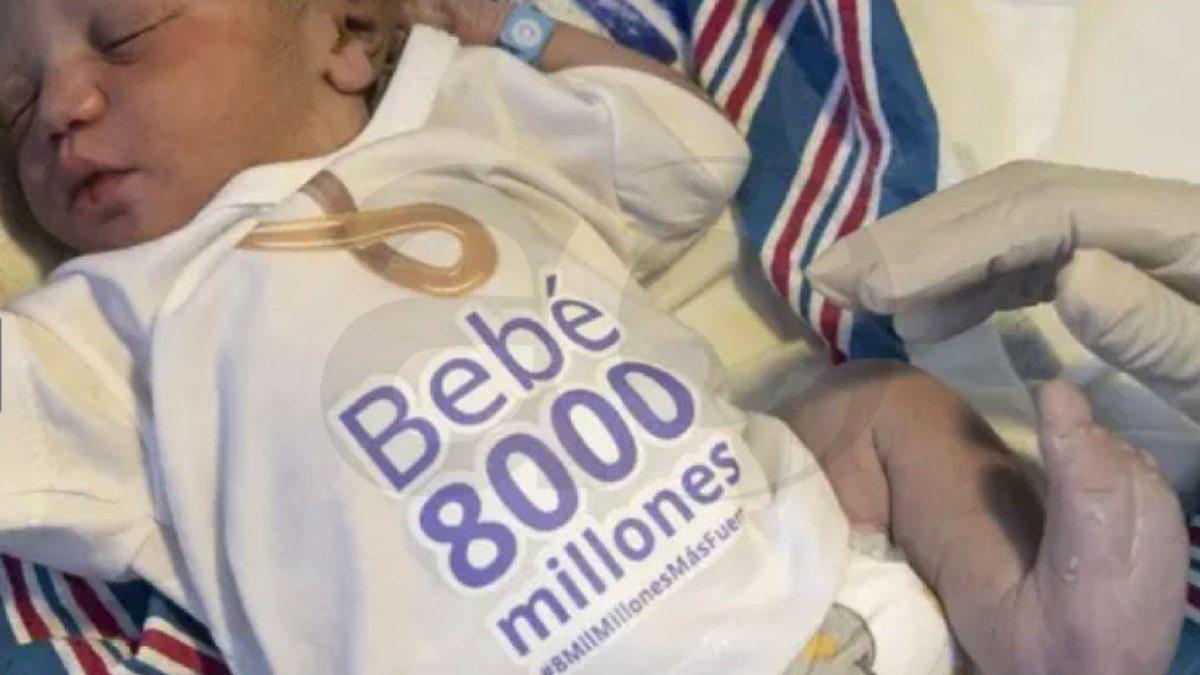 Bebê que atingiu o marco de oito bilhões de pessoas - Reprodução/ Portal Acervo
