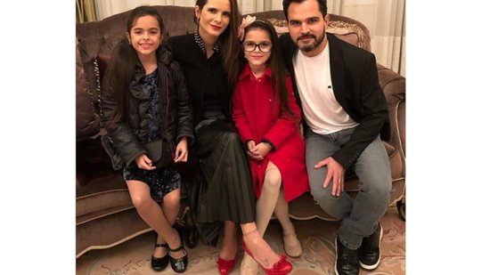 Luciano e suas filhas gêmeas, Helena e Isabella, de 10 anos (Foto: reprodução/Instagram 