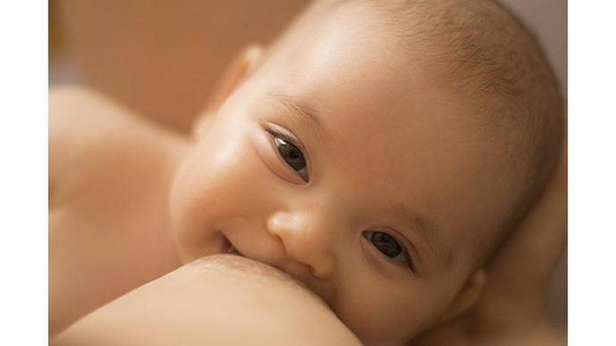 “O leite materno possui nutrientes que protegem o organismo contra alergias.” - Shutterstock