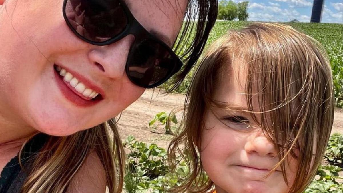 Mãe decide excluir sogros da vida da filha por conta de comentários críticos sobre a aparência da menina - Reprodução Instagram @mermaidmomariell