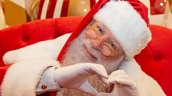 Papai Noel aprende libras para poder se comunicar com crianças surdas - Reprodução/Catuaí Shopping