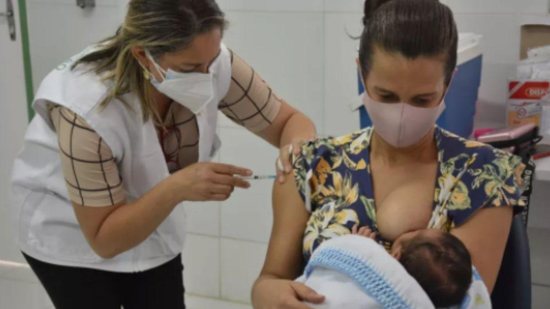 Estudo afirma que crianças de 6 meses com mães vacinadas durante a gravidez têm anticorpos contra a Covid-19 - Getty Images