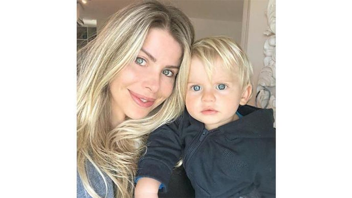 Karina Bacchi e seu filho Enrico bombam nas redes sociais