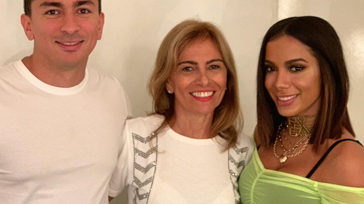 Renan Machado, irmão de Anitta, e sua esposa Jeni Monteiro, anunciaram que estão esperando um filho (Foto: Reprodução/Instagram 