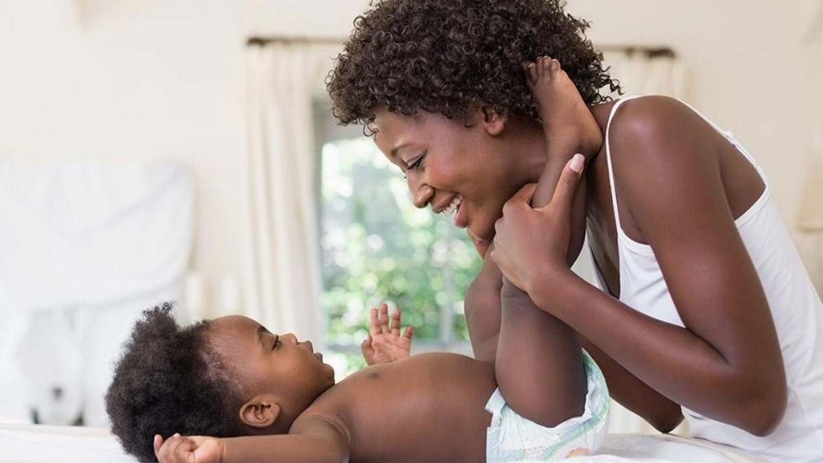 8 dicas para criar um bebê feliz - iStock