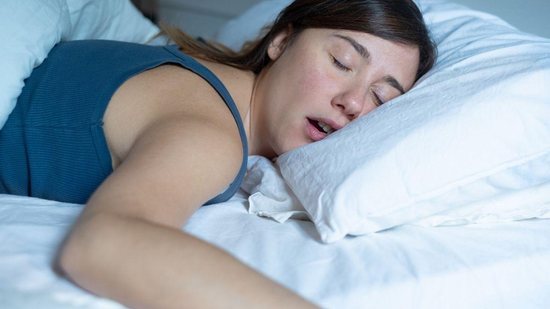 A mãe paga até 40 reais para a noite de sono - Getty Images