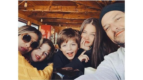 O ator compartilhou um tbt ao lado dos filhos - Reprodução Instagram @marceloserrado1