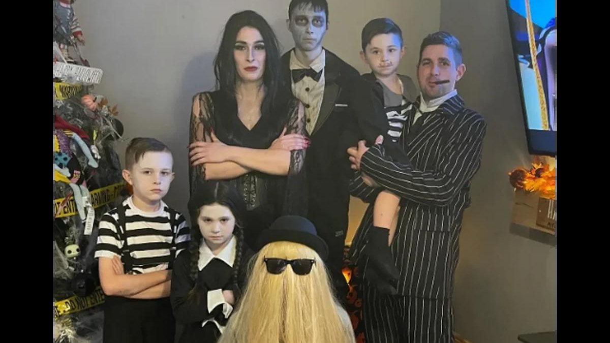 Resultado de imagem para fantasia familia  Family halloween costumes,  Family costumes, Halloween costumes
