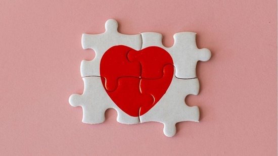 Conheça as 5 linguagens do amor e confira dicas de como demonstrar cada uma delas - Shutterstock