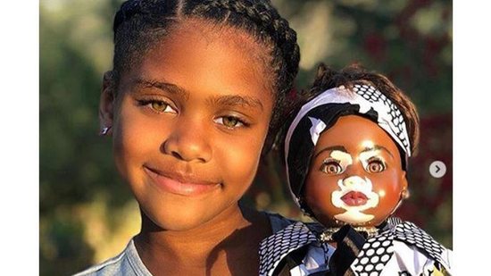 A artista Kay Black produz bonecas com vitiligo personalizadas - Reprodução/ Instagram @kaycustoms