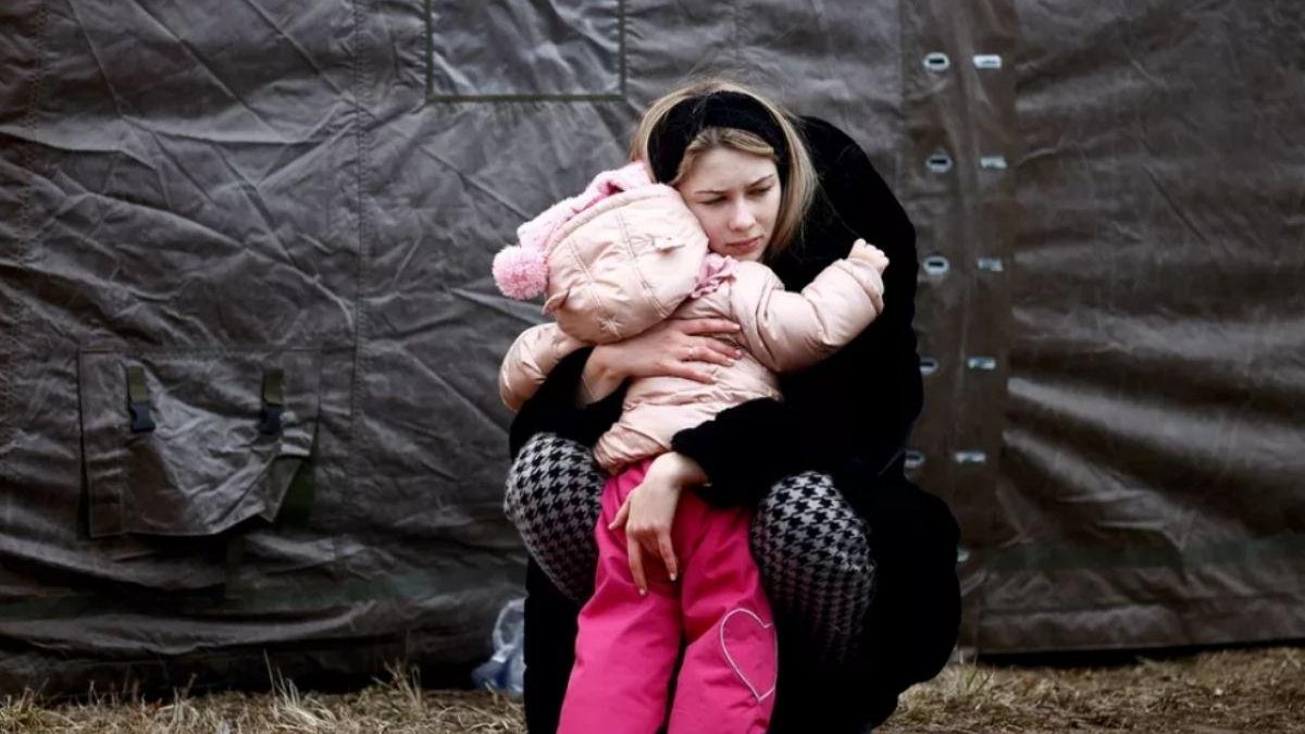Mães ucranianas relatam fuga com os filhos após ataques da Rússia ao país - Reprodução / Yara Nardi / Reuters