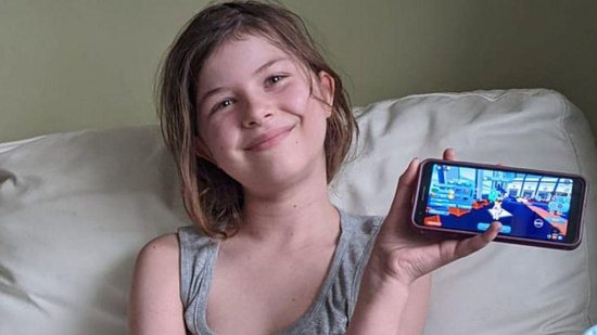 Elizabeth gastou quase três mil reais em um jogo de aplicativo enquanto os pais estavam distraídos - Reprodução The Mirror