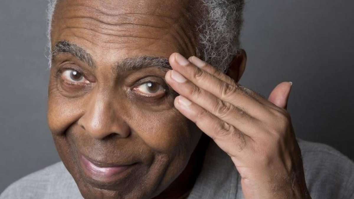 Imagem Gilberto Gil faz show ao vivo nas redes sociais para comemorar os 78 anos de vida