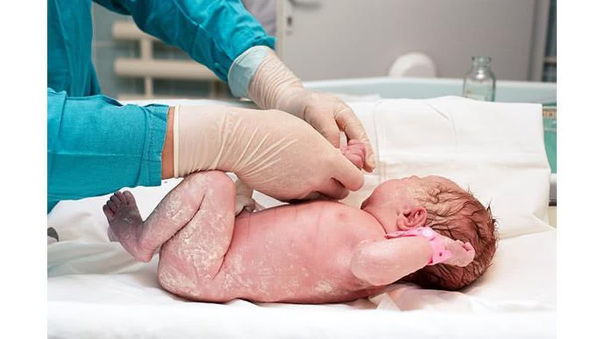 O método foi desenvolvido pela anestesista Virgínia Apgar em 1952 e é utilizado pelo pediatra neonatal na sala de parto. - Shutterstock