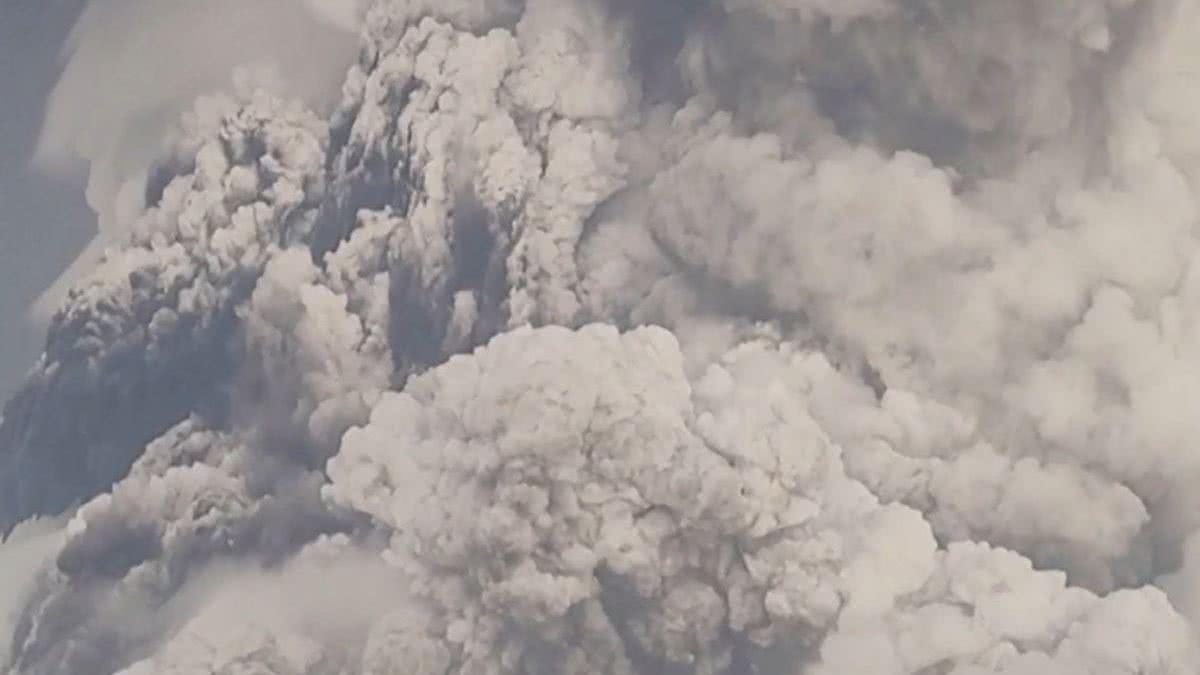 Destruição causada pela erupção do vulcão em Tamoa, que possui mais de 100 mil habitantes - Reprodução/TV Globo