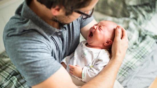 O bebê chorou durante a noite inteira e os vizinhos reclamaram - Getty Images