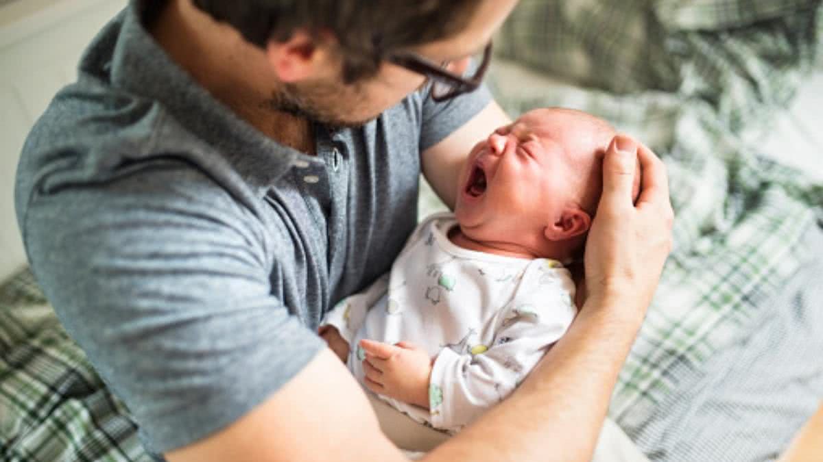 O bebê chorou durante a noite inteira e os vizinhos reclamaram - Getty Images