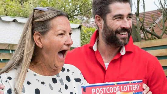 Viúva ganha R$1 milhão ao jogar na loteria com bilhete do marido falecido - Reprodução/Facebook / People’s Postcode Lottery