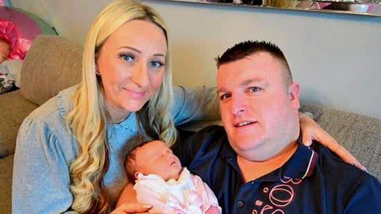 A mãe deu a luz bebê saudável após sofrer 14 abortos espontâneos - Reprodução/North News/Daily Mail
