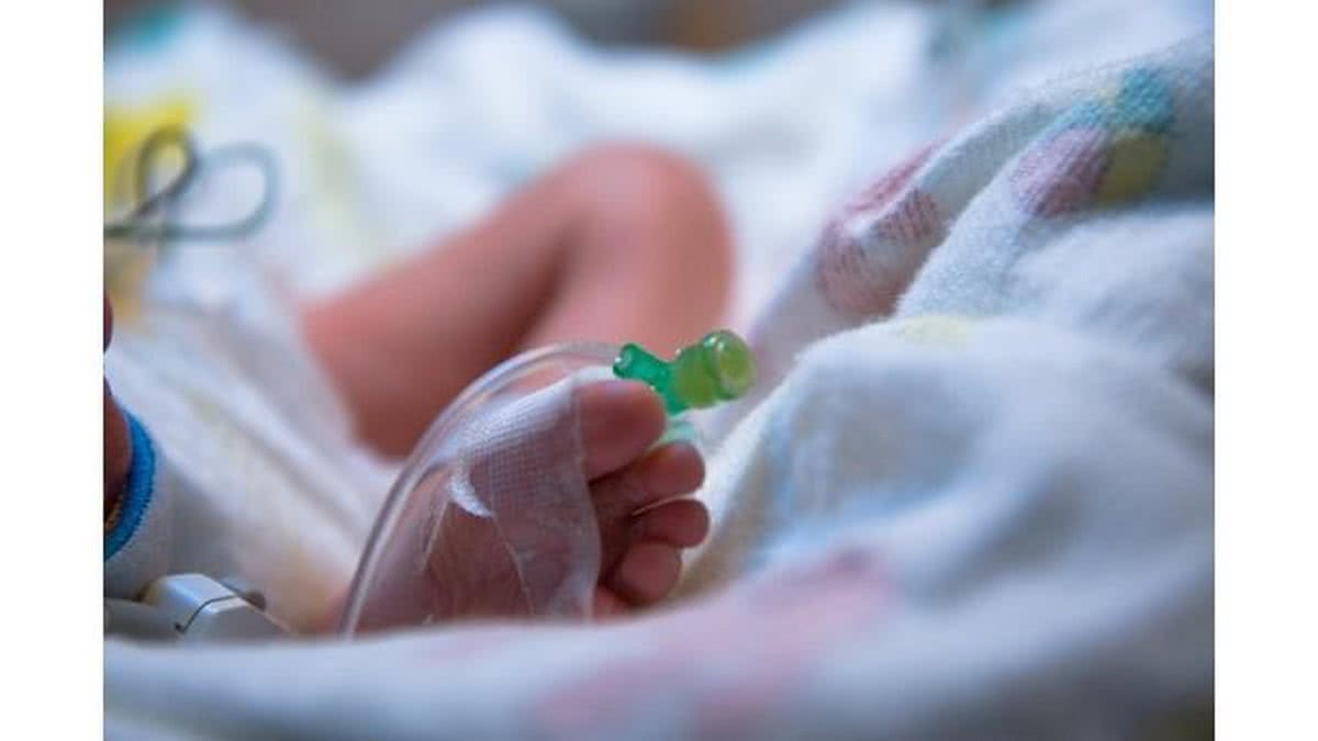 Bebê fica desnutrido após mudança na alimentação - Getty Images