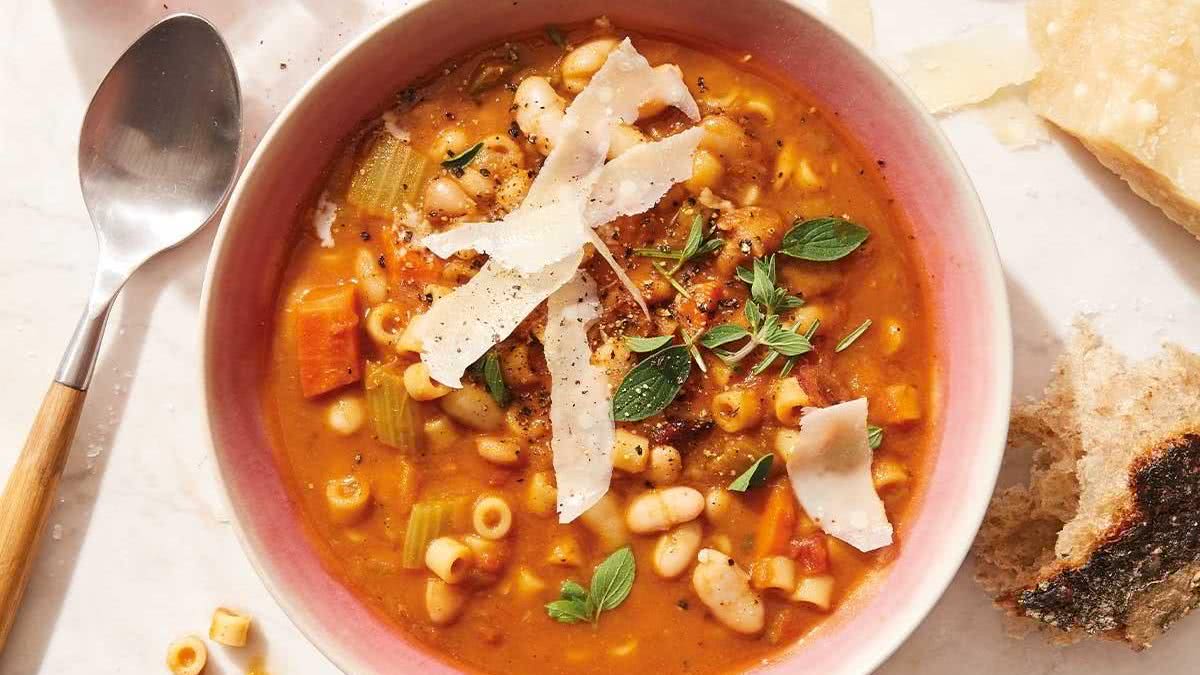 Com a queda de temperaturas, uma sopa cai muito bem - Shutterstock