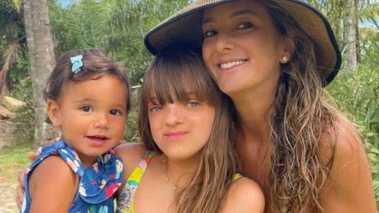 Ticiane ao lado as filhas Manuella e Rafaella - Reprodução/Instagram @ticipinheiro