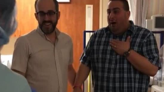 Ben e Aaron comemoram a chegada da primeira filha em vídeo emocionante - Shutterstock