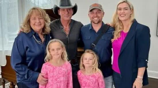 O encontro entre o cantor e a família aconteceu em Nashville - Reprodução/ Instagram