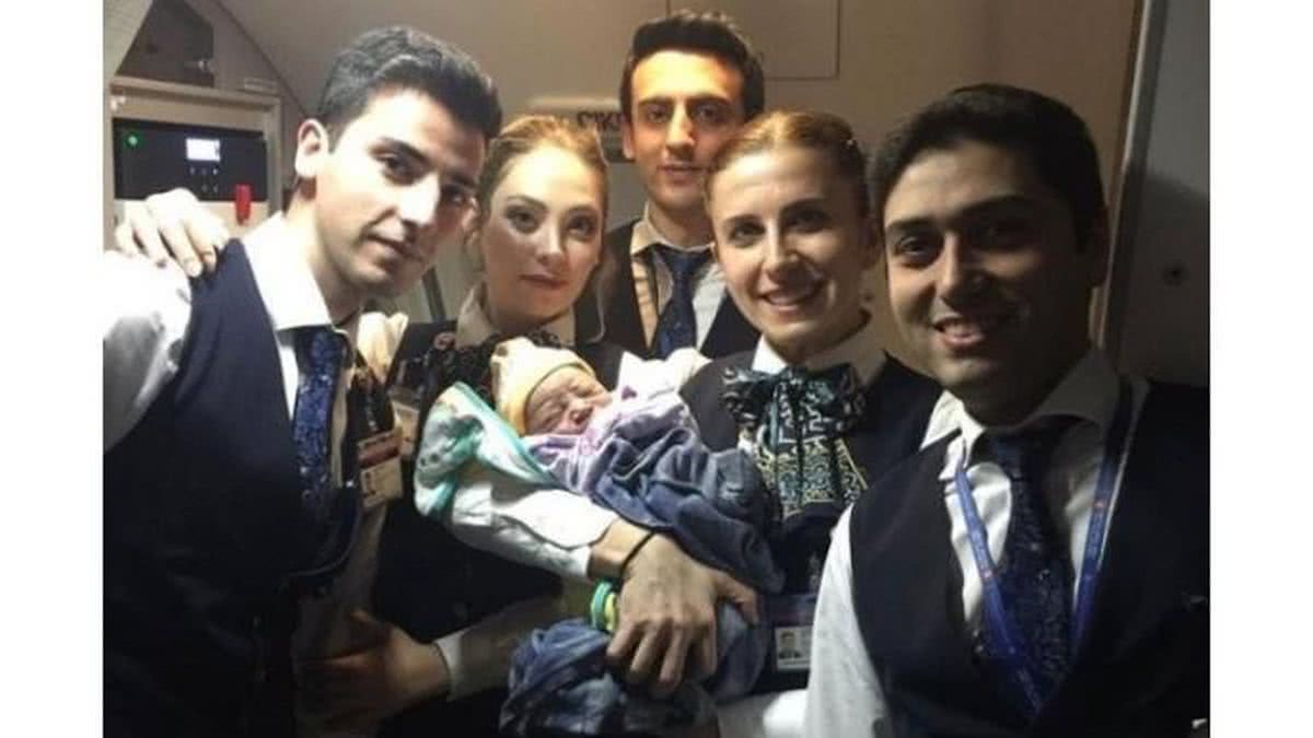 Uma mulher deu à luz no meio de um voo internacional - Twitter
