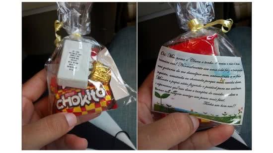 Mãe distribui doces durante voo - Twitter/Reprodução