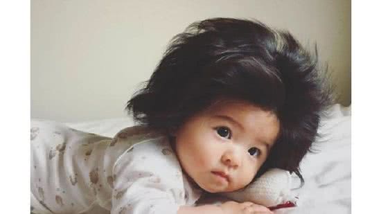 Veja como a bebê cabeluda está hoje - Reprodução/ Instagram