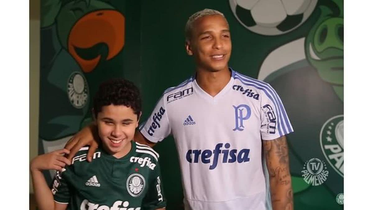 O menino ganhou um mega presente do Palmeiras - Reprodução vídeo
