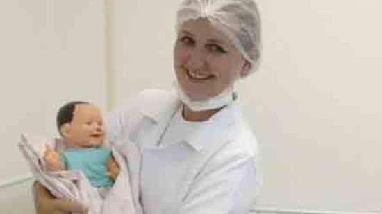 A mãe se tornou enfermeira para poder cuidar do filho - Reprodução/ Razões Para Acreditar