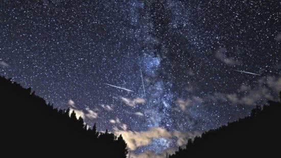 Maior chuva de meteoros do ano acontecerá nesta madrugada - reprodução Facebook / NASA