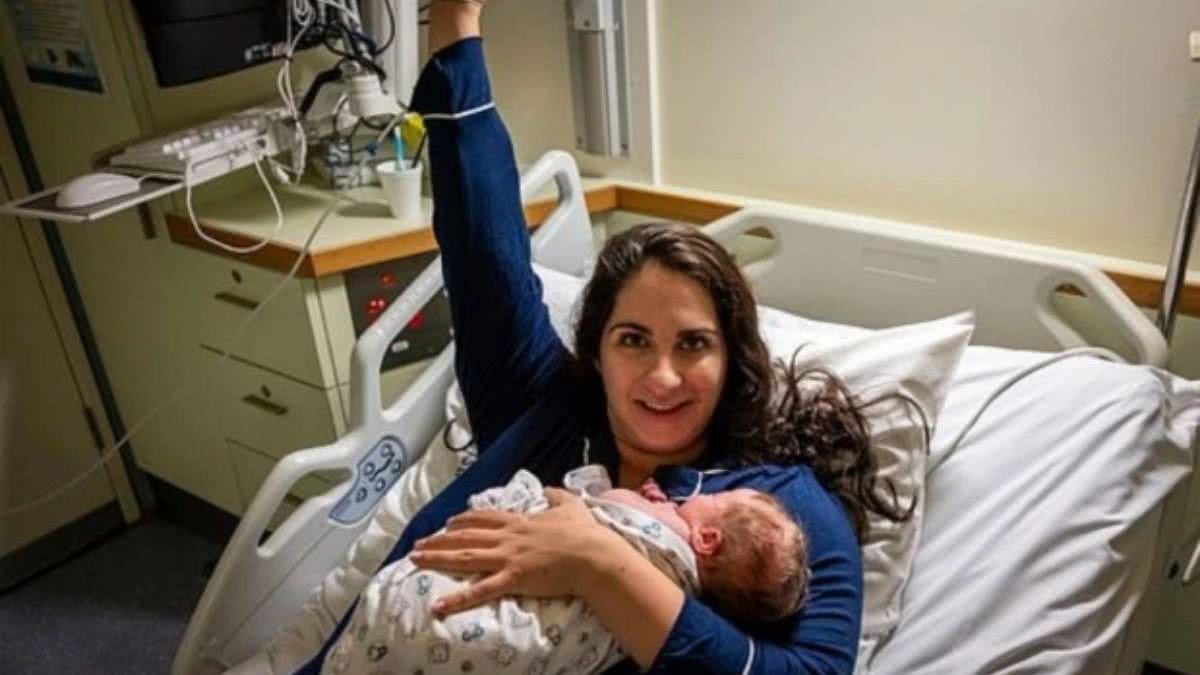 A equipe médica do hospital foi acionada depois do parto - Reprodução / Facebook / Brisbane Birth Photography